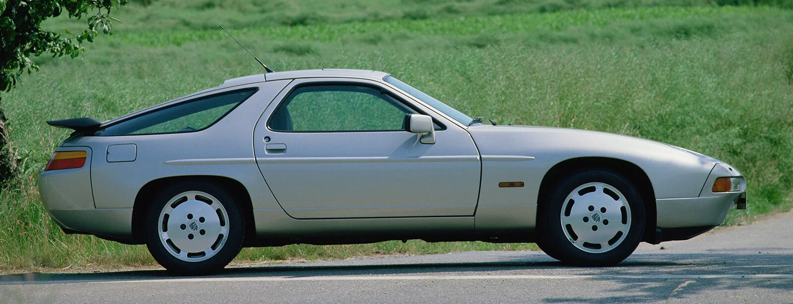 Modern Classic: Porsche 928 — AutoMuse
